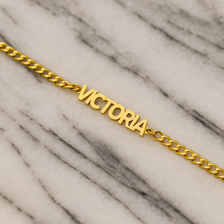 <tc>Name Engraved Bracelet</tc>