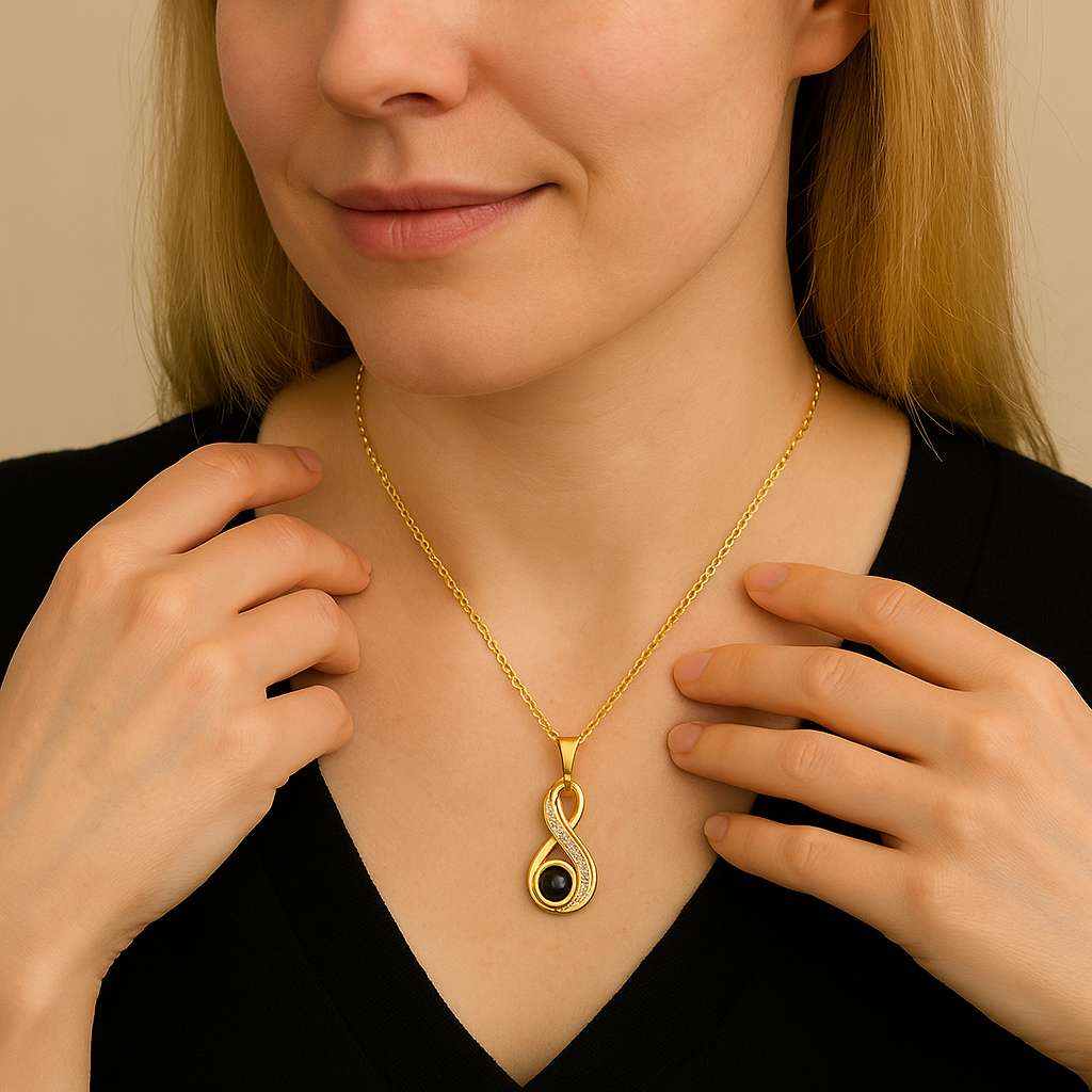 <tc>Infinity Heart Photo Pendant</tc>