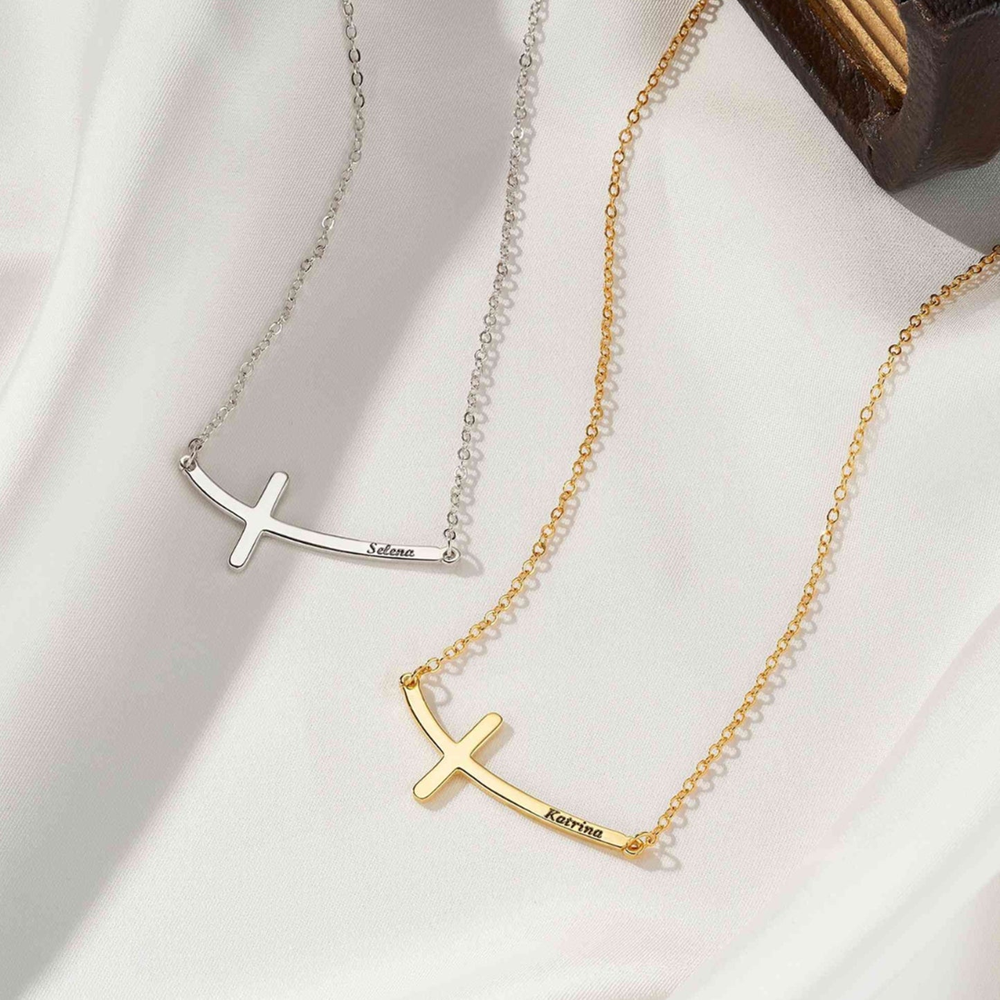 Personlig Böjd Kors Halsband