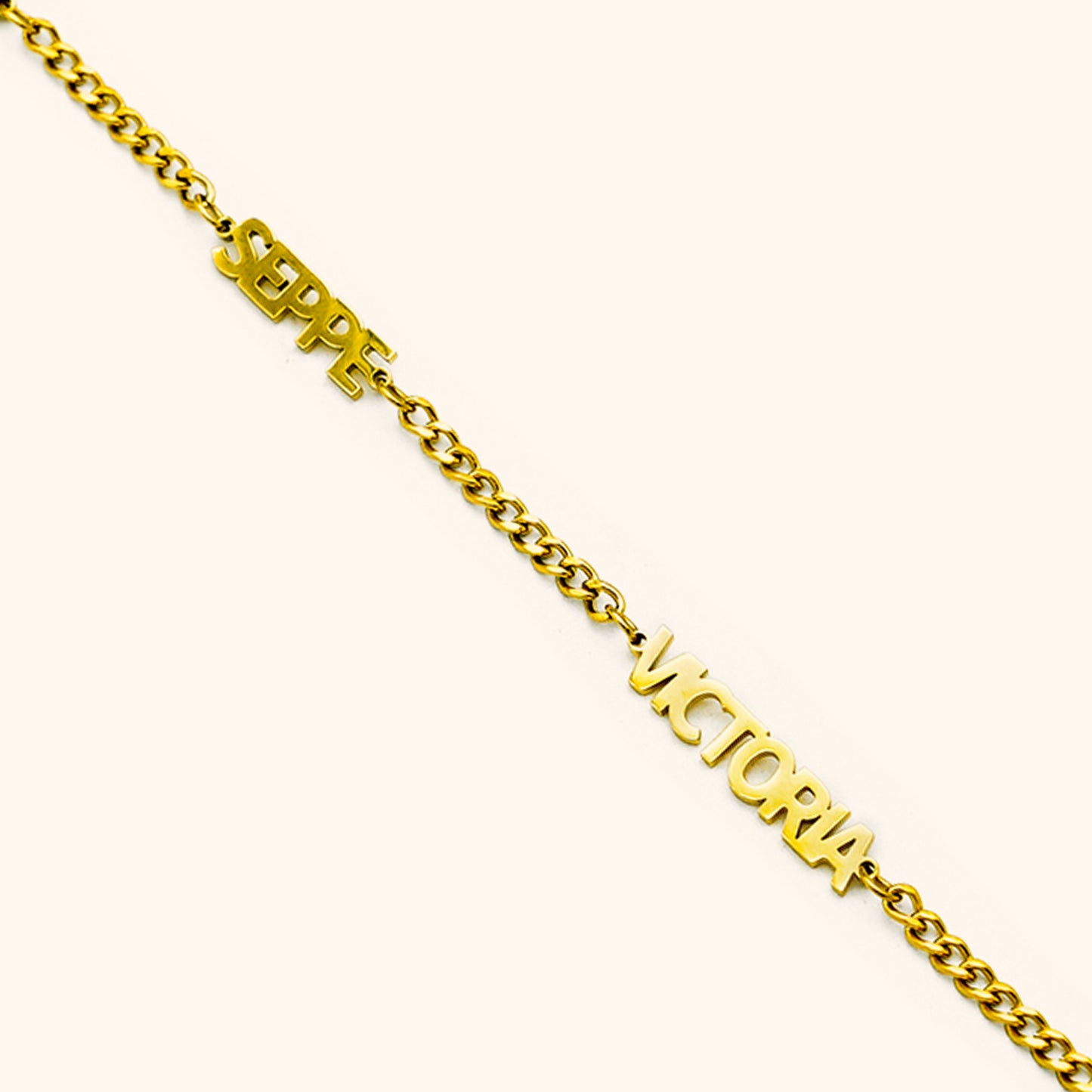 <tc>Name Engraved Bracelet</tc>