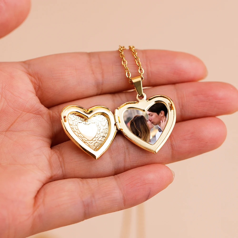 <tc>Heart Shaped Photo Locket</tc>