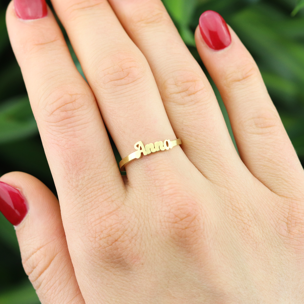 Lyxig Ring Med Ett Namn