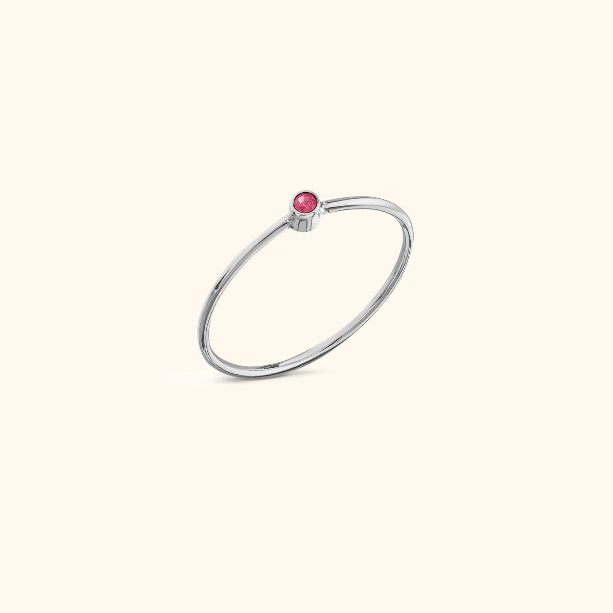 Gnistrande ring med månadssten