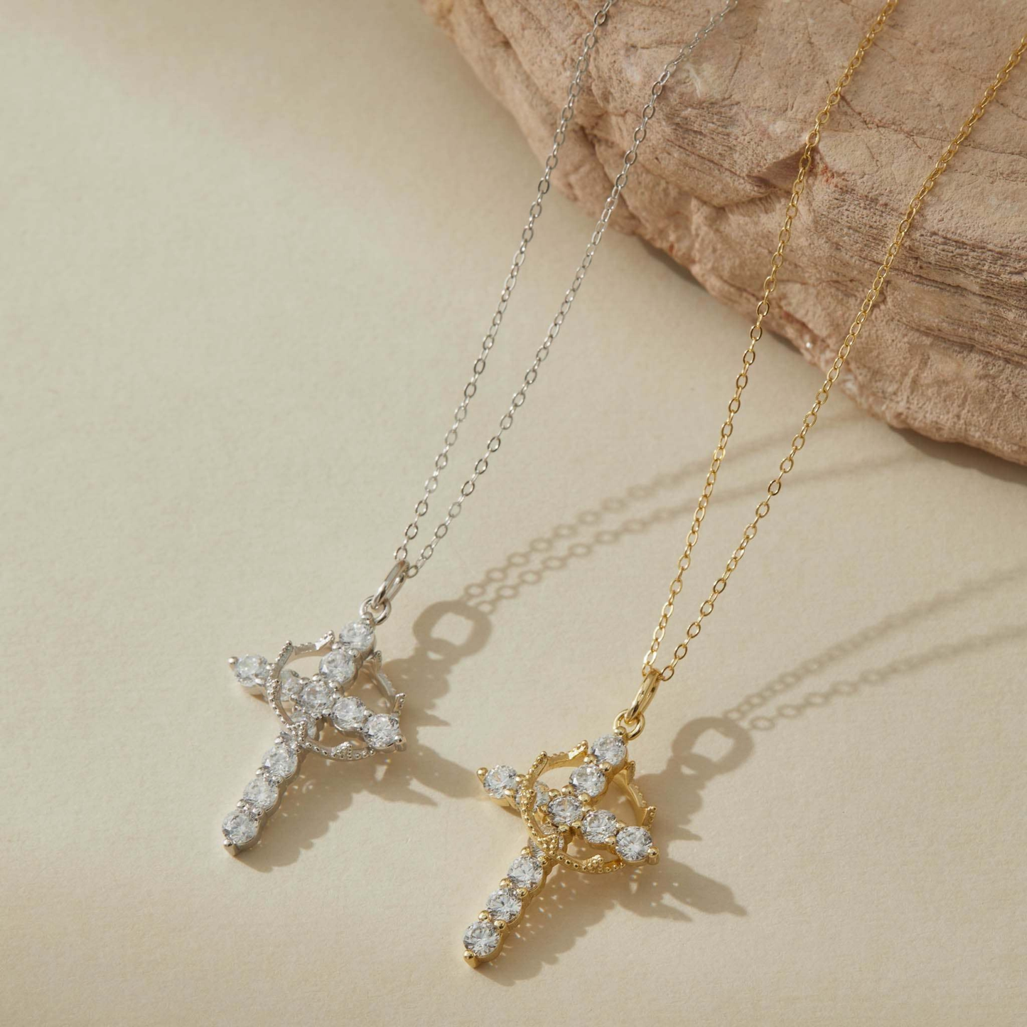 Kunglig Krona Kors Halsband