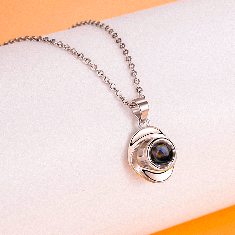 Virvelhalsband med Projektionsberlock