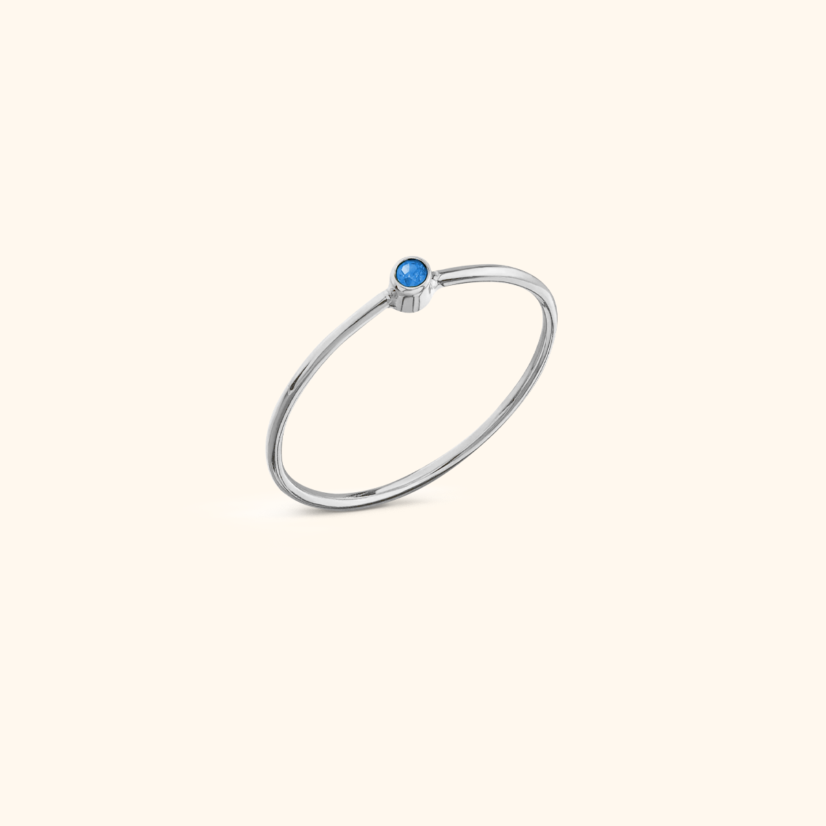 Gnistrande ring med månadssten