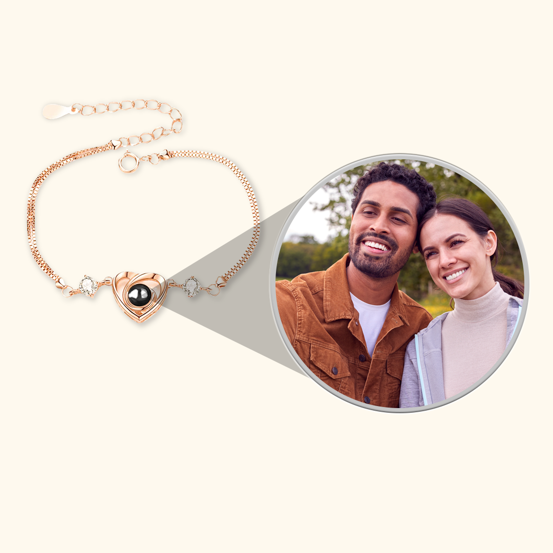 Elegant heart projection bracelet