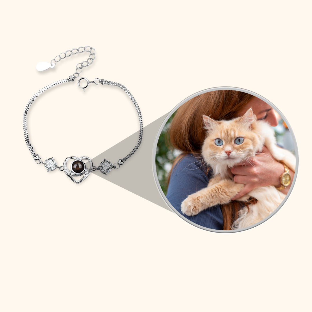 Elegant heart projection bracelet