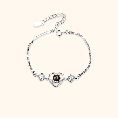 Elegant heart projection bracelet