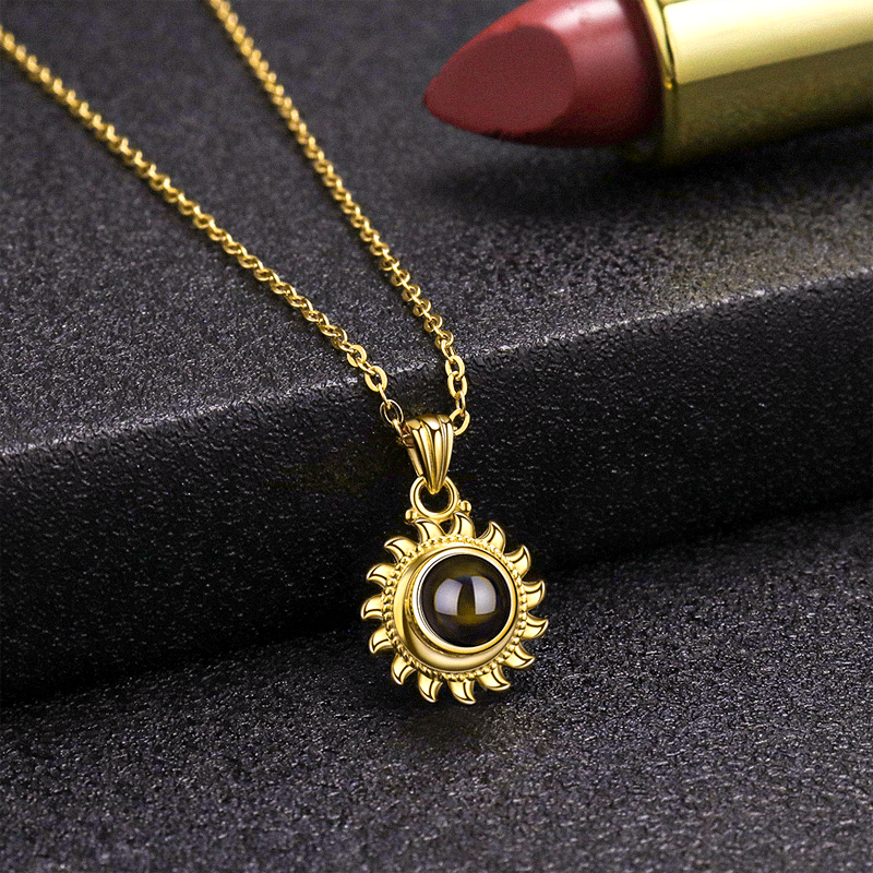 Solhalsband med Projektionsberlock