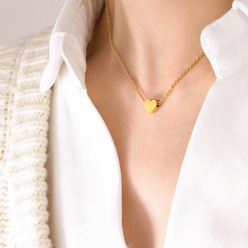 Minimalistiskt halsband med hjärthänge