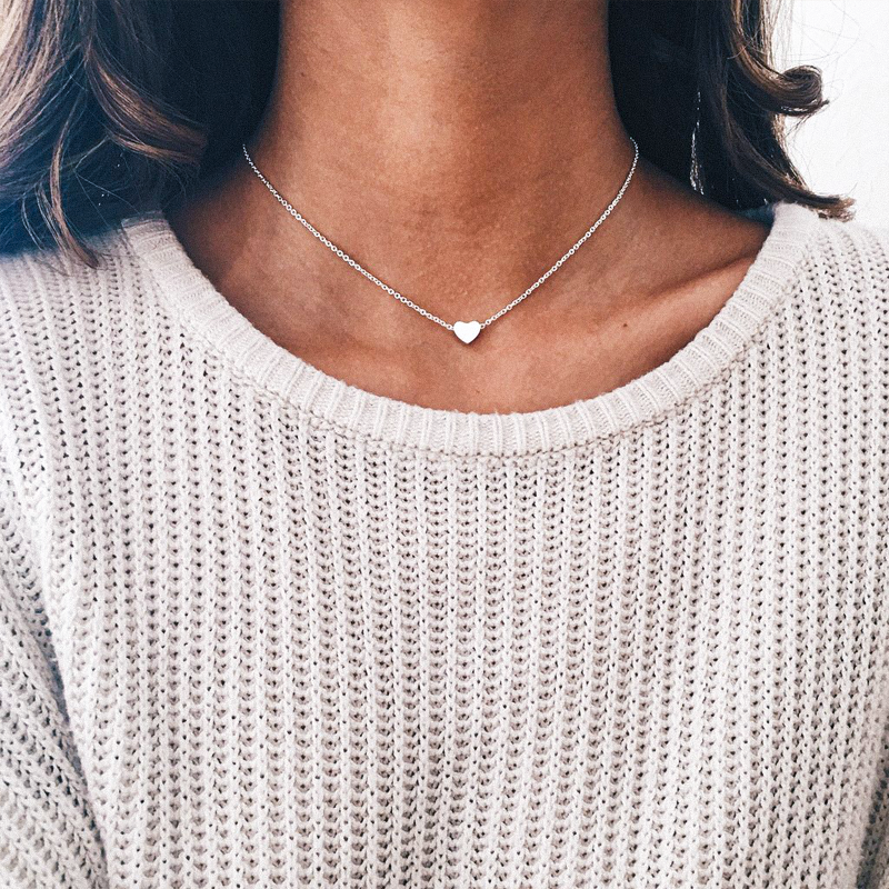Minimalistiskt halsband med hjärthänge