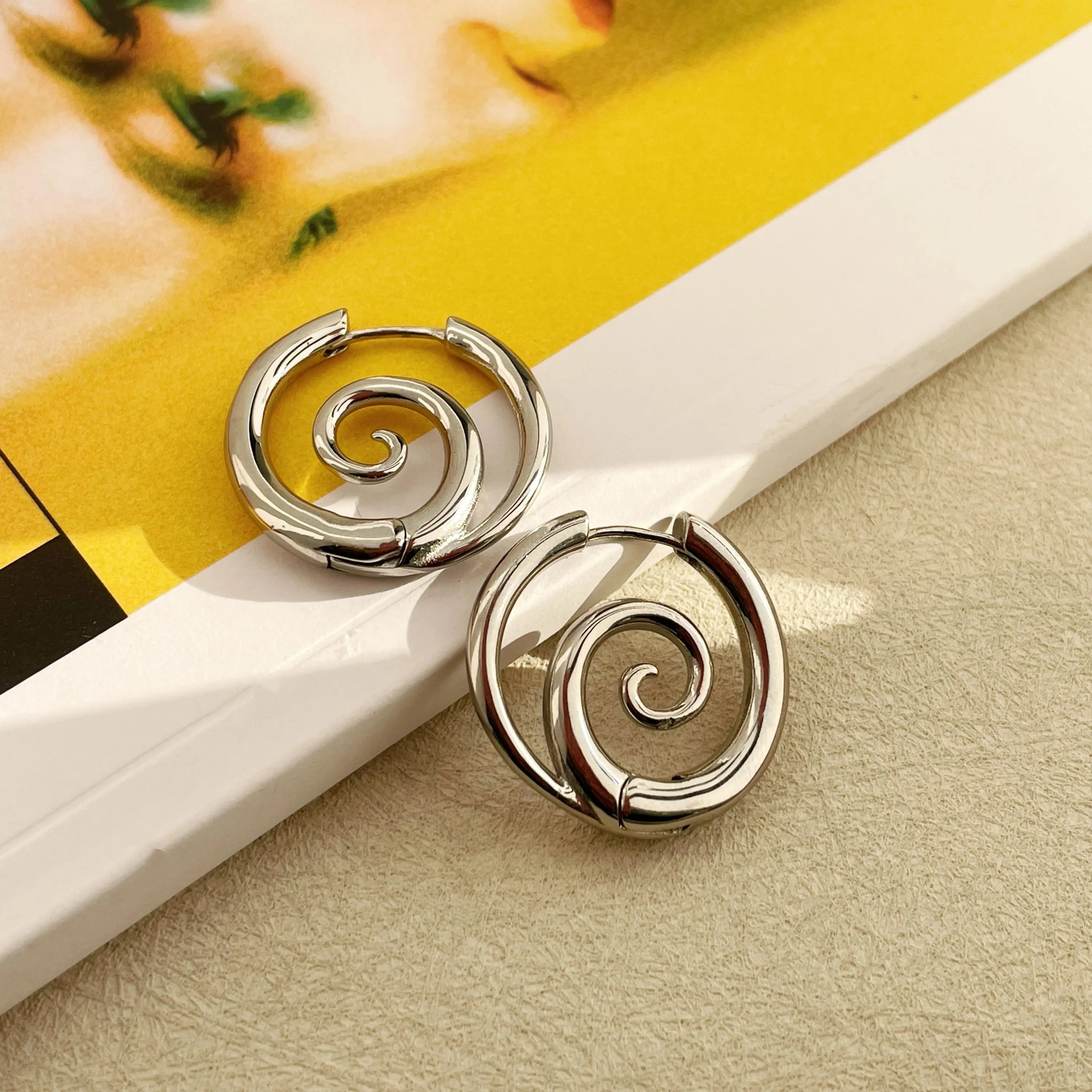 Eleganta Spiral Orhängen