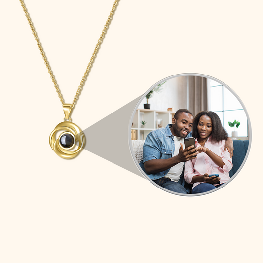 Virvelhalsband med Projektionsberlock