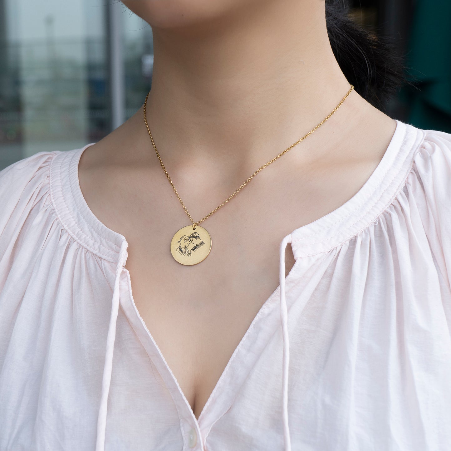Halsband med personlig rund berlock