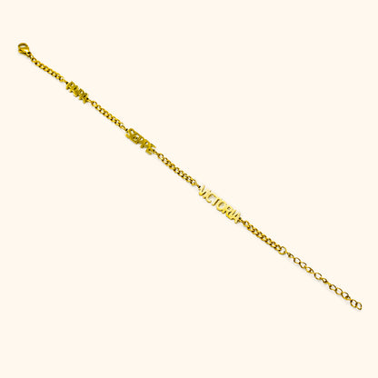 <tc>Name Engraved Bracelet</tc>