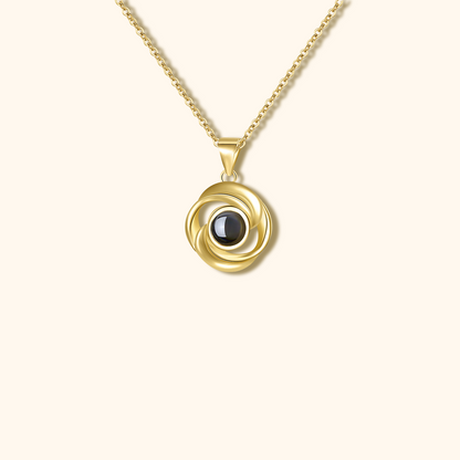 Virvelhalsband med Projektionsberlock