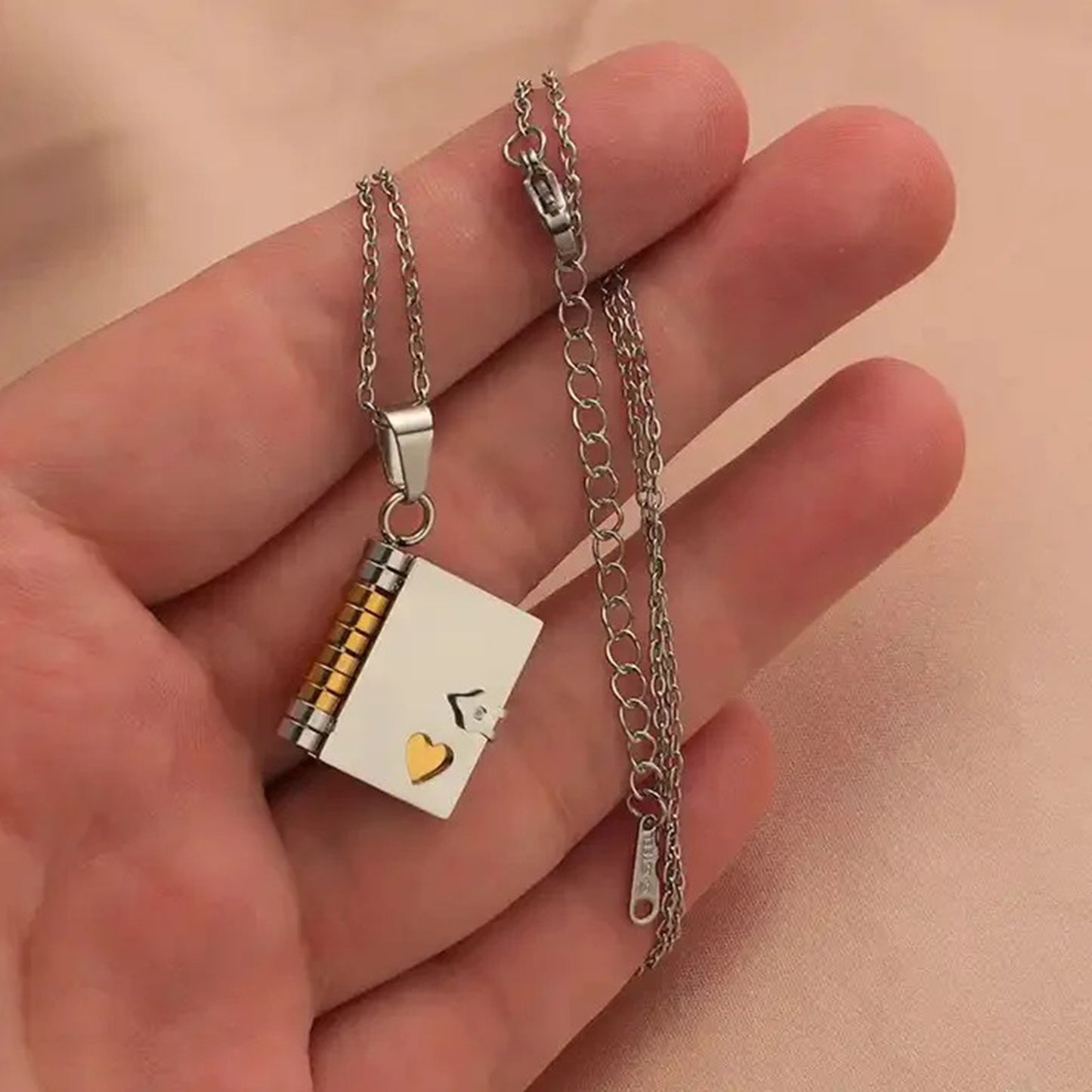 Hemlig Kärleksmeddelande Bok Halsband