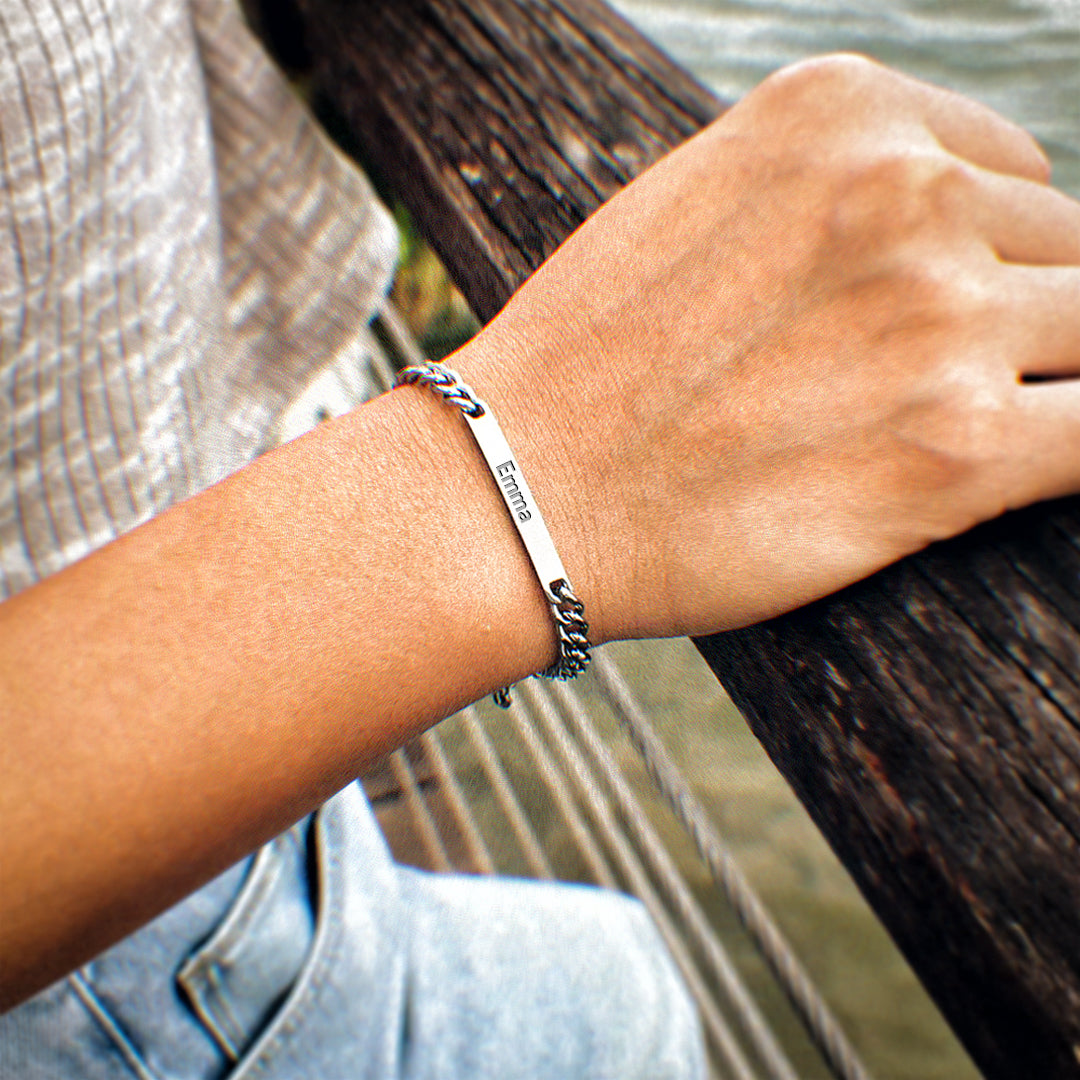 Pararmband med gravyr
