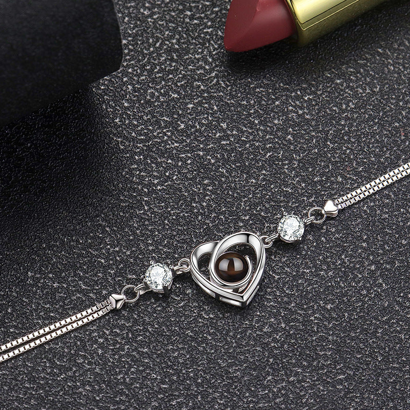 Elegant heart projection bracelet