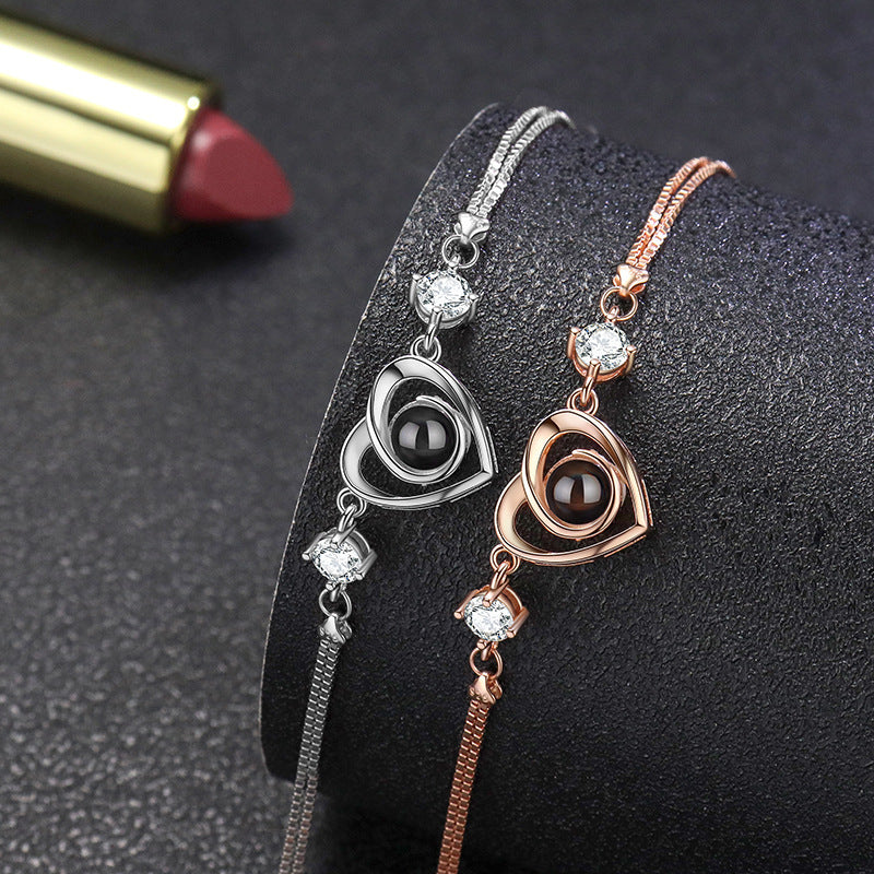 Elegant heart projection bracelet