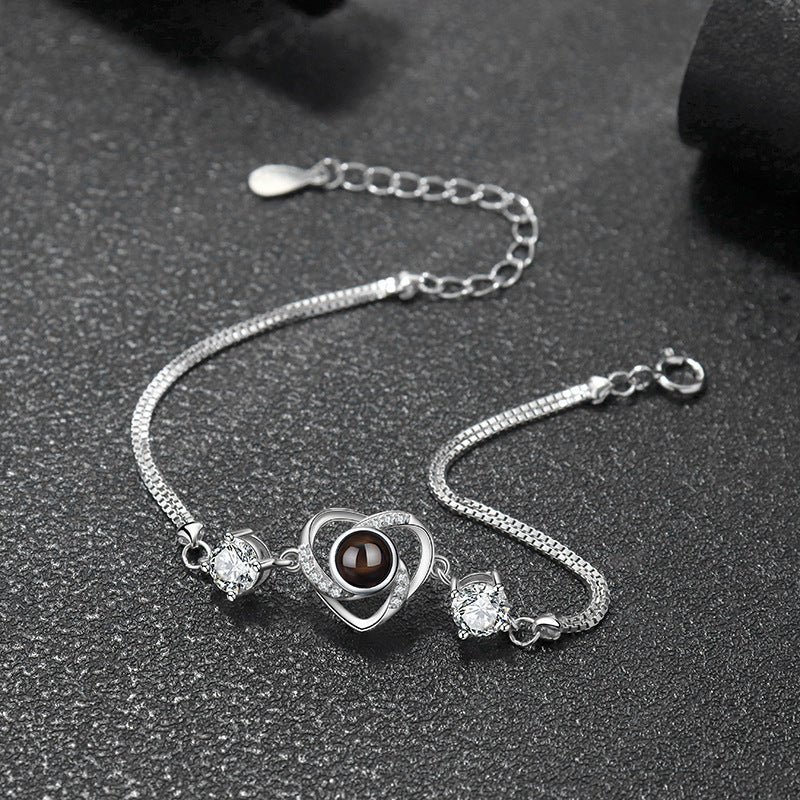 Elegant heart projection bracelet