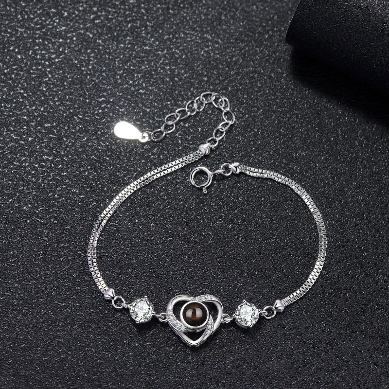 Elegant heart projection bracelet