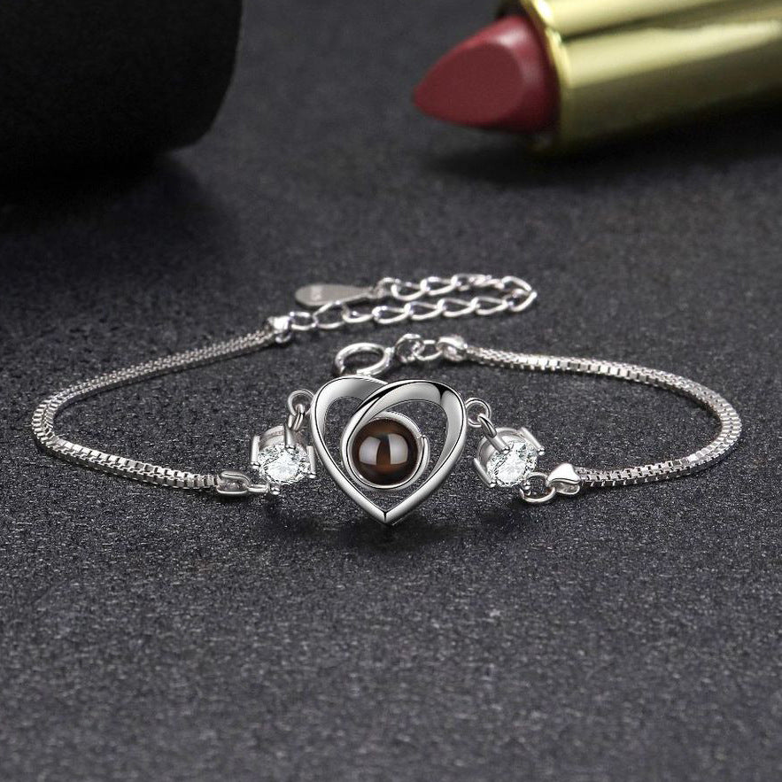 Elegant heart projection bracelet