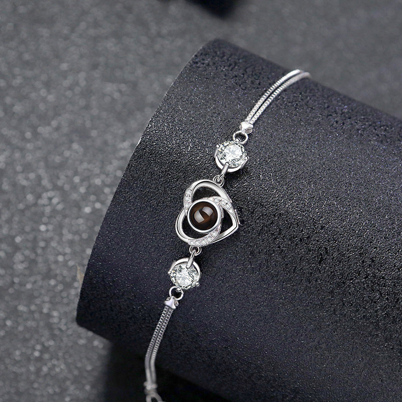 Elegant heart projection bracelet