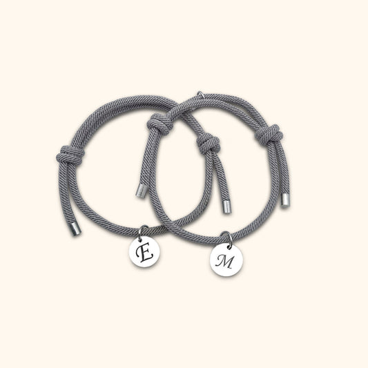 Magnetiskt pararmband med initialer