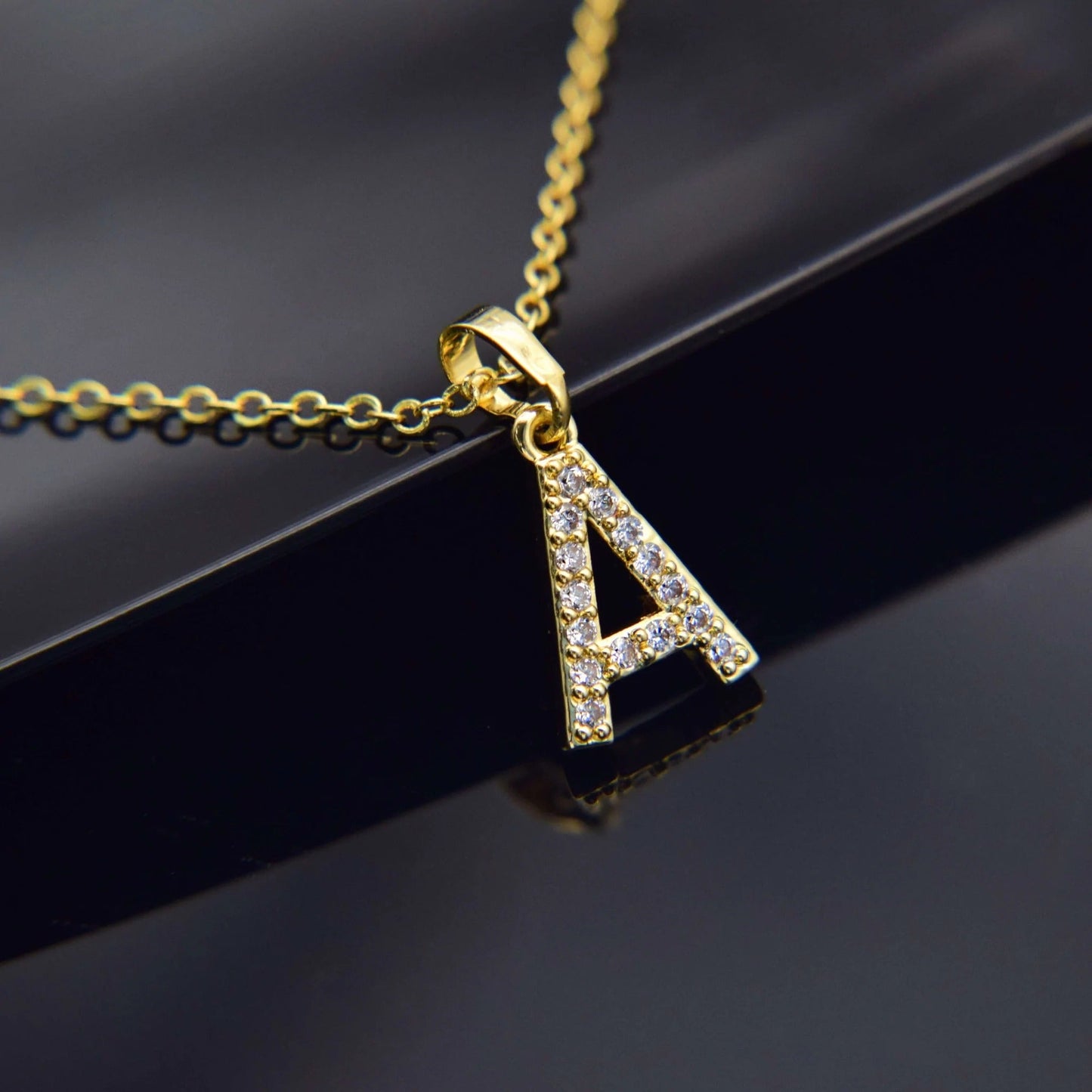 Kubiska Zirkonium Initialhalsband