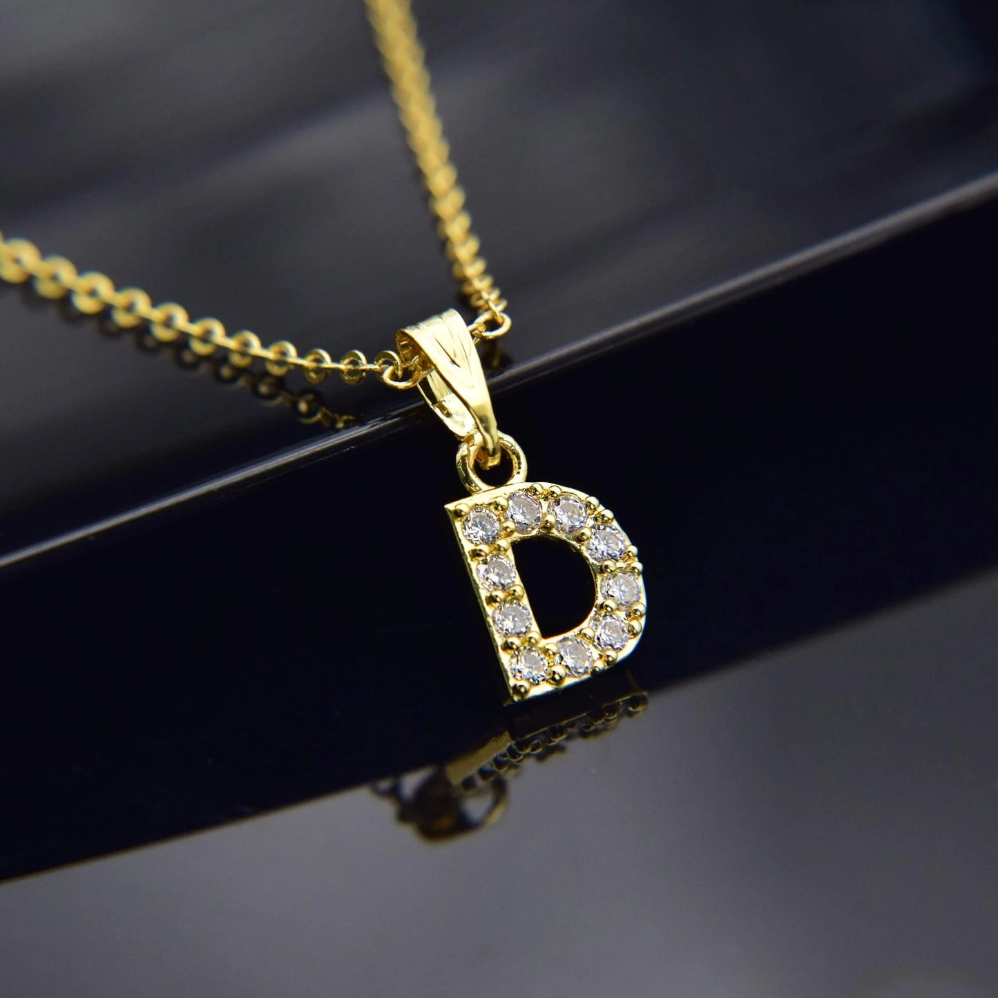 Kubiska Zirkonium Initialhalsband