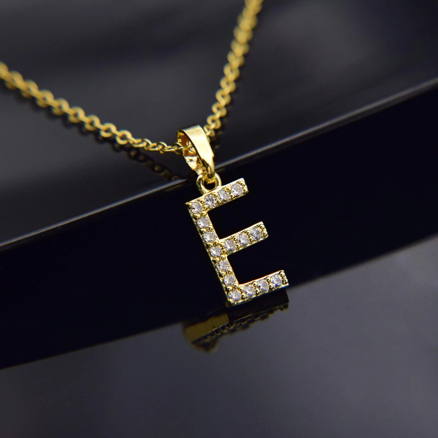 Kubiska Zirkonium Initialhalsband