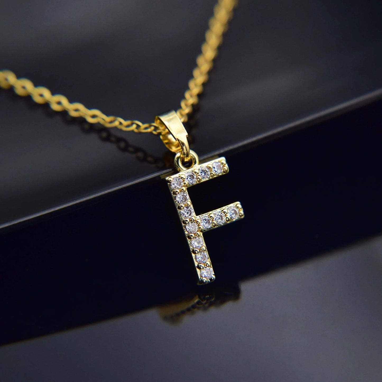 Kubiska Zirkonium Initialhalsband
