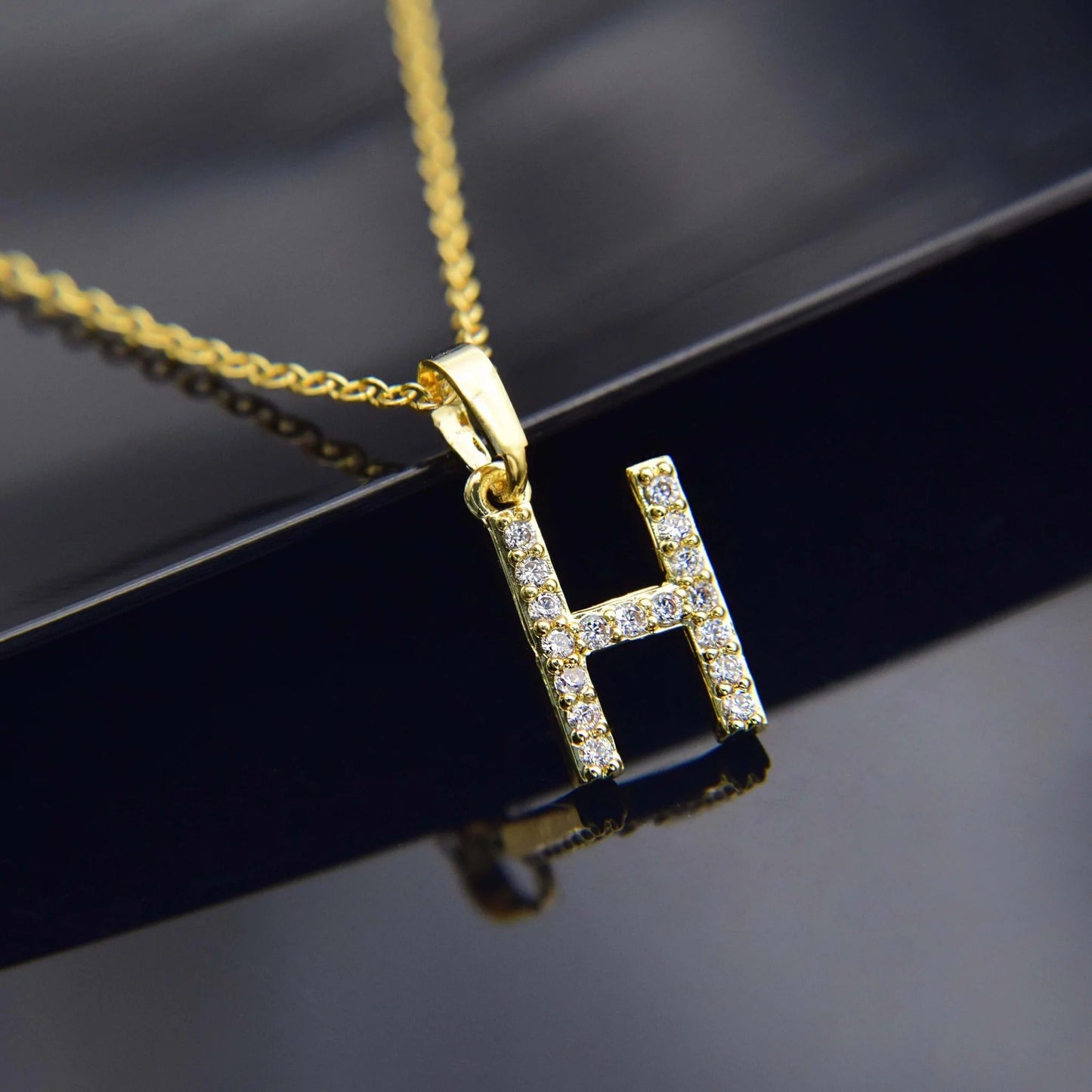 Kubiska Zirkonium Initialhalsband