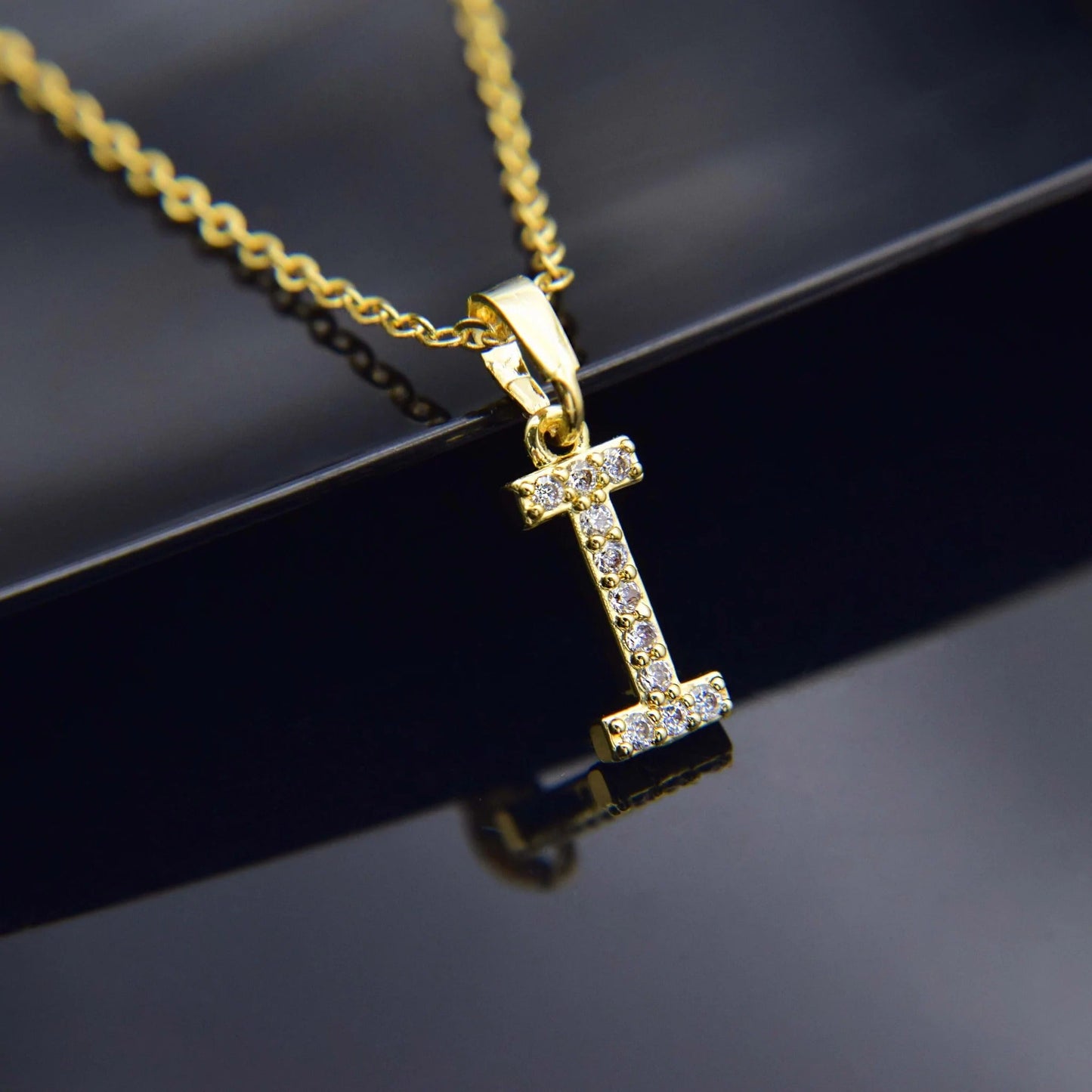 Kubiska Zirkonium Initialhalsband