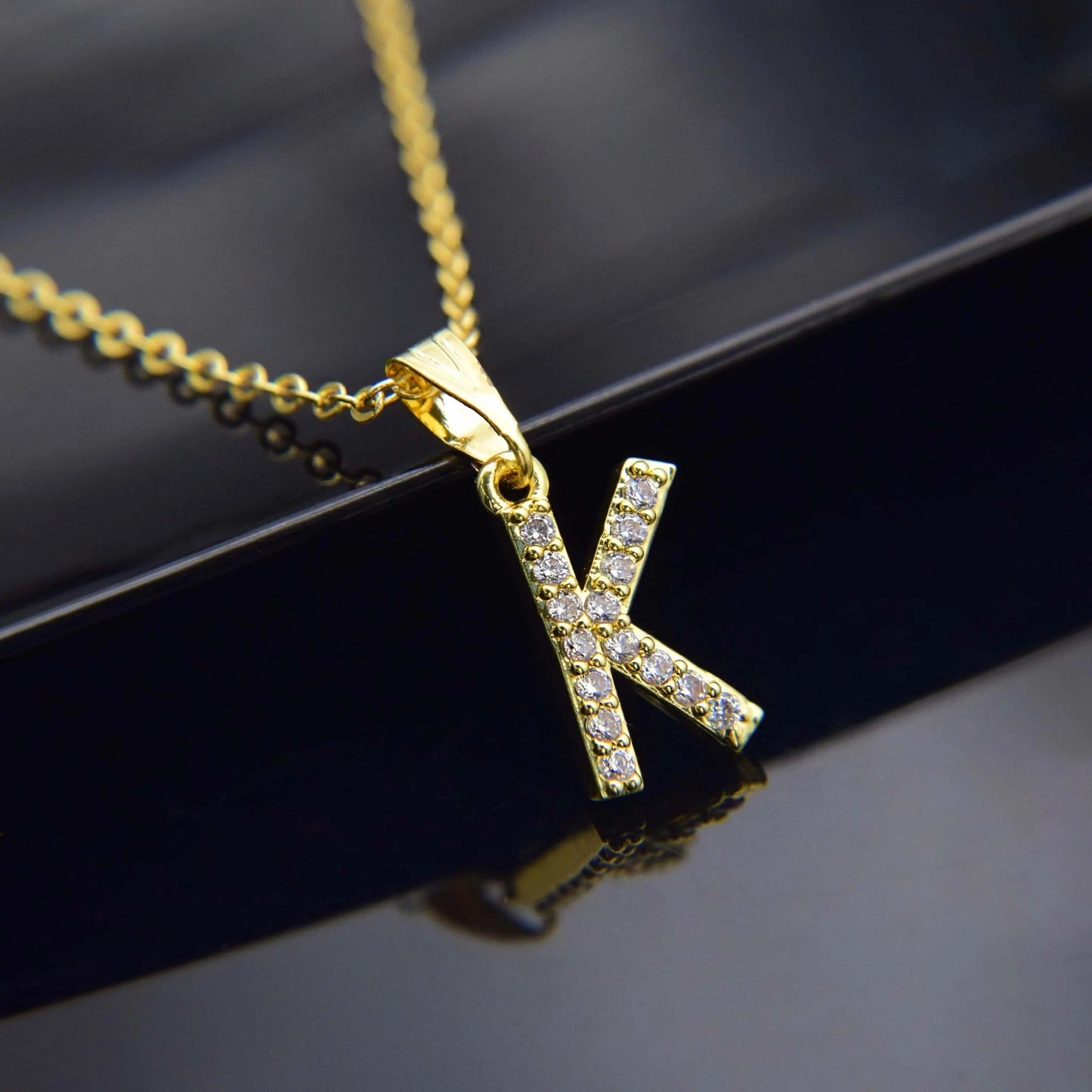Kubiska Zirkonium Initialhalsband