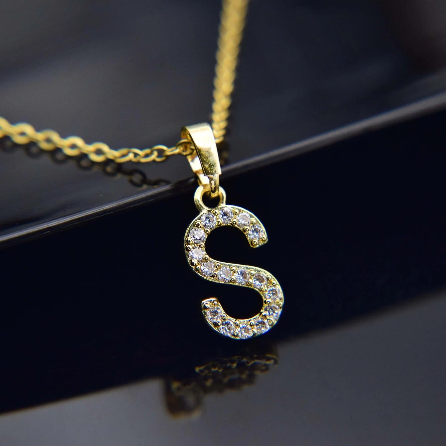 Kubiska Zirkonium Initialhalsband