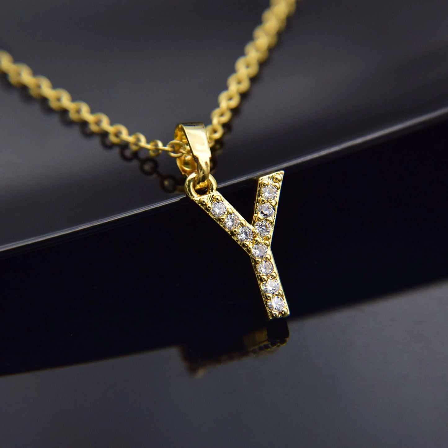 Kubiska Zirkonium Initialhalsband