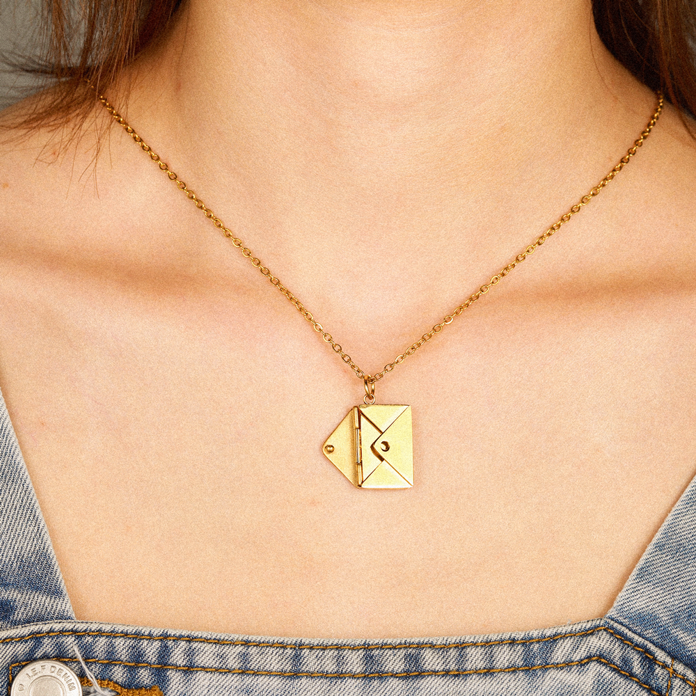 Skräddarsytt Halsband Med Kärleksbrev