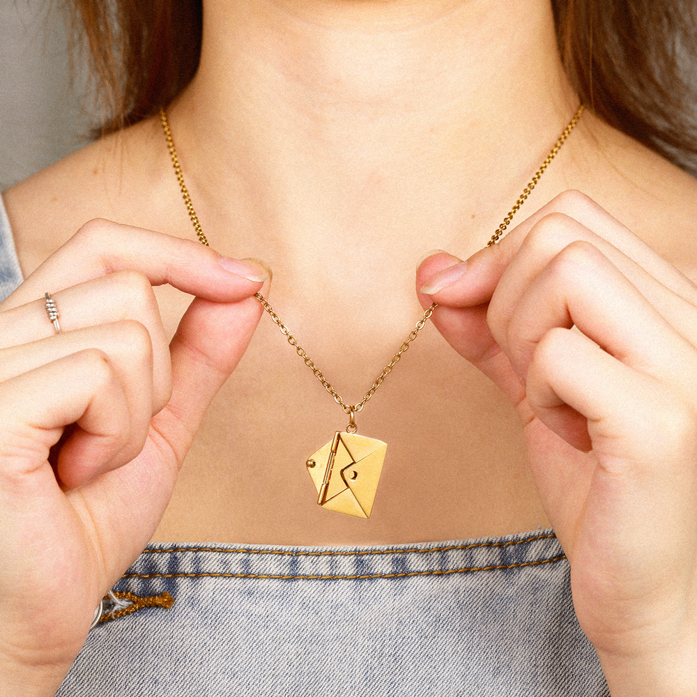 Skräddarsytt Halsband Med Kärleksbrev